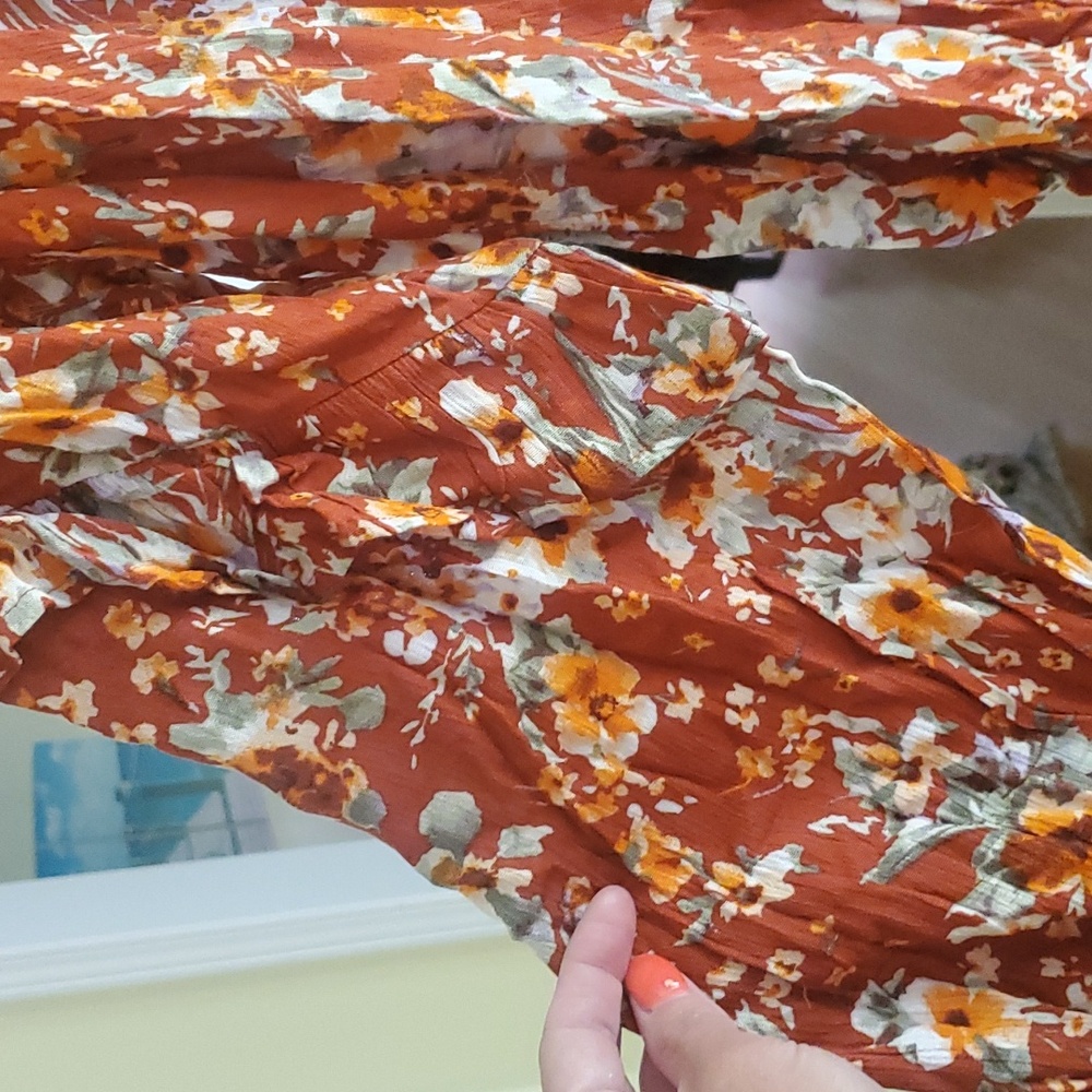 Floral Ruffle Blouse - Picture 2 of 6